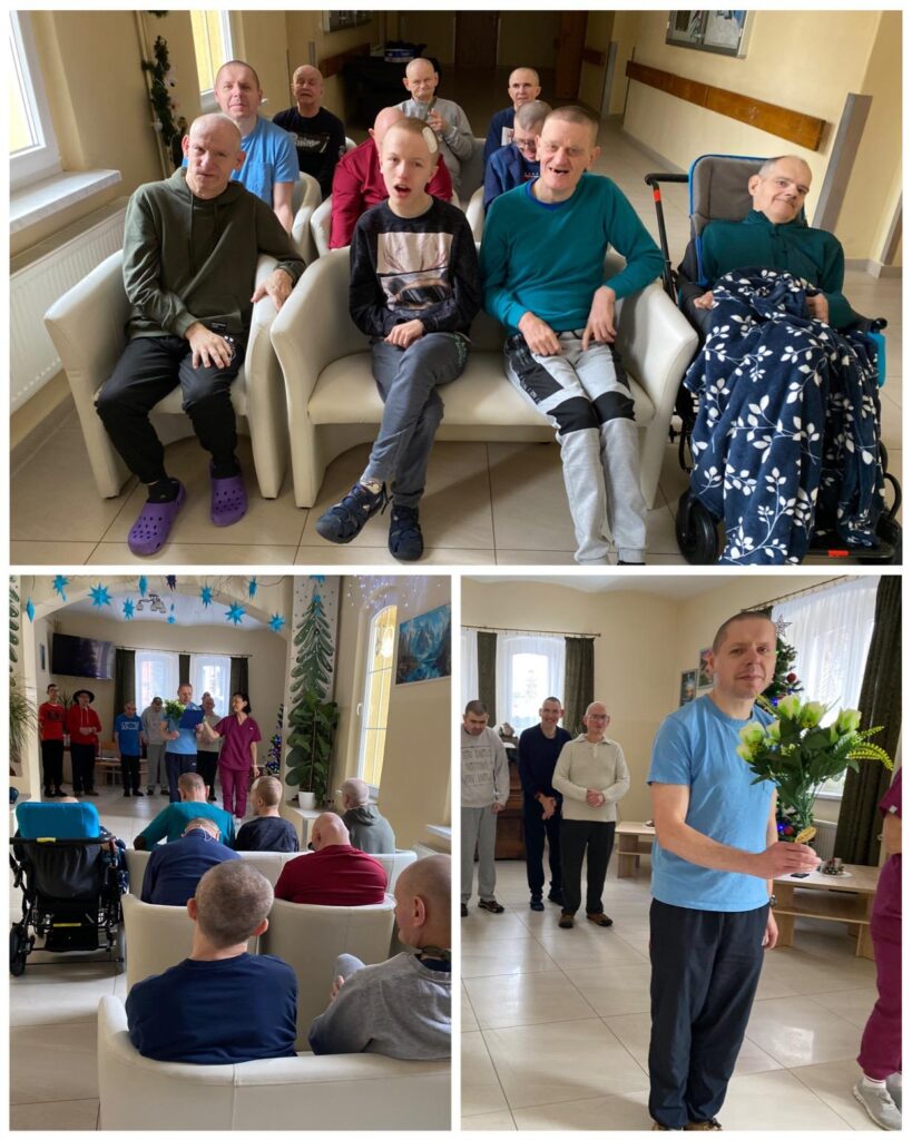 Kolaż składający się z trzech zdjęć, na których widać Mieszkańców podczas próby przedstawienia.